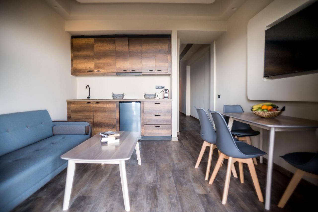 Seven Keys Luxury Suites Achílleion Eksteriør bilde