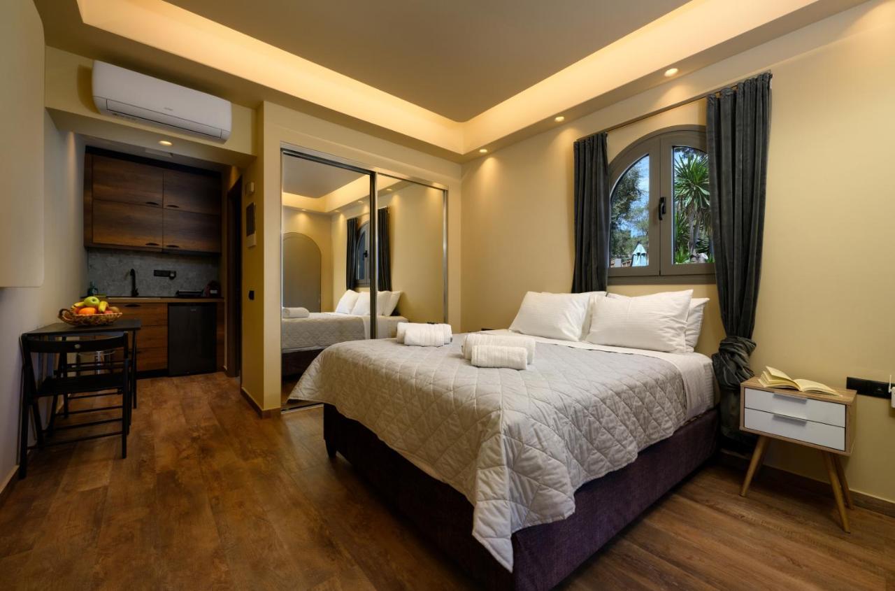 Seven Keys Luxury Suites Achílleion Eksteriør bilde